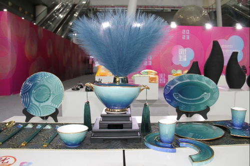 畢榮青參觀調(diào)研山東工藝美術(shù)學(xué)院2023設(shè)計(jì)藝術(shù)博覽會(huì) 聚焦工藝美術(shù)設(shè)計(jì)，共話創(chuàng)新傳承新篇章